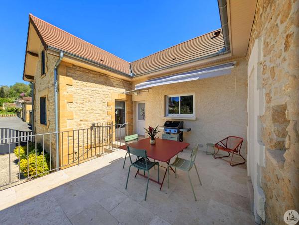 Maison renovée proche Sarlat centre à pied.