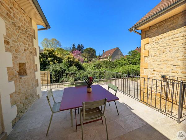 Maison renovée proche Sarlat centre à pied.