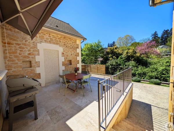 Maison renovée proche Sarlat centre à pied.