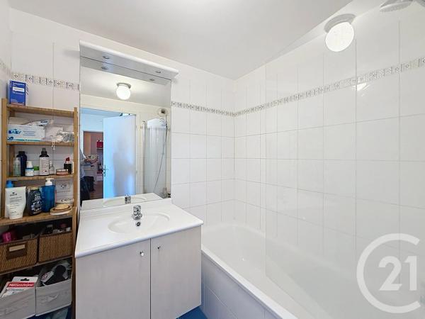 Appartement F4 à vendre  4 pièces - 84,20 m 2   NANTERRE  - 92