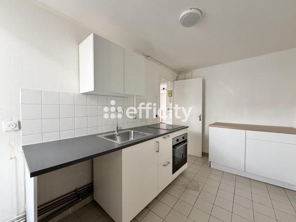 Appartement
         2 pièces
        - 41 m² 335 000 € *