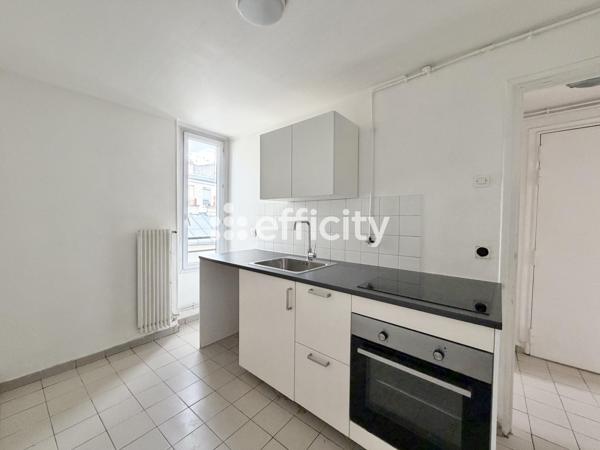 Appartement
         2 pièces
        - 41 m² 335 000 € *