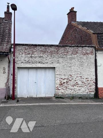  A 5mn d'Hazebrouck, Idéalement située en centre village d'Hondeghem, vaste maison de famille t...