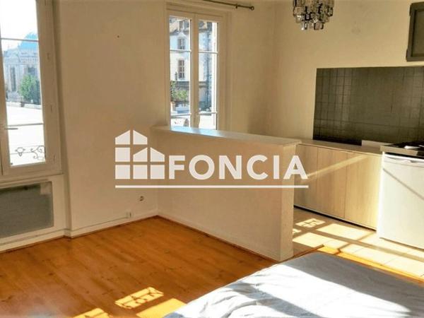 Location Studio 23.01 m² - 25 PLACE DE LA REPUBLIQUE Fontainebleau 77300