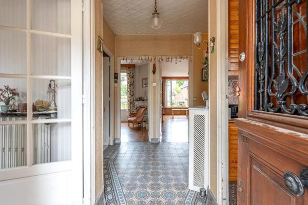 Quartier Viselets, RER A , jardin, charme. A rénover.