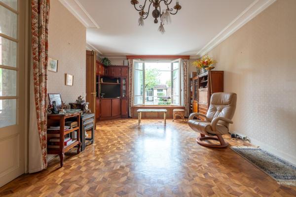 Quartier Viselets, RER A , jardin, charme. A rénover.