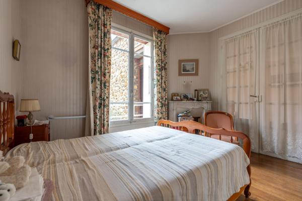 Quartier Viselets, RER A , jardin, charme. A rénover.