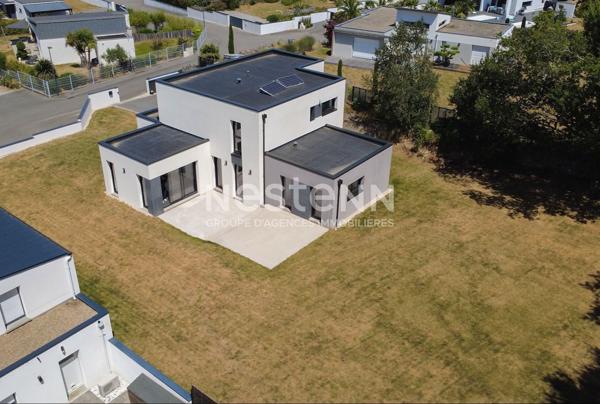 Maison contemporaine à vendre 7 pièces 5 chambres 194 m² terrain 1480 m² aux portes de Vannes et du Golfe du Morbihan