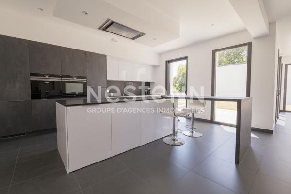 Maison contemporaine à vendre 7 pièces 5 chambres 194 m² terrain 1480 m² aux portes de Vannes et du Golfe du Morbihan