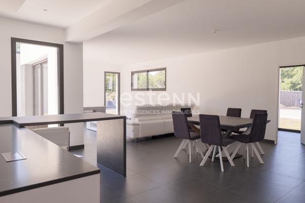 Maison contemporaine à vendre 7 pièces 5 chambres 194 m² terrain 1480 m² aux portes de Vannes et du Golfe du Morbihan