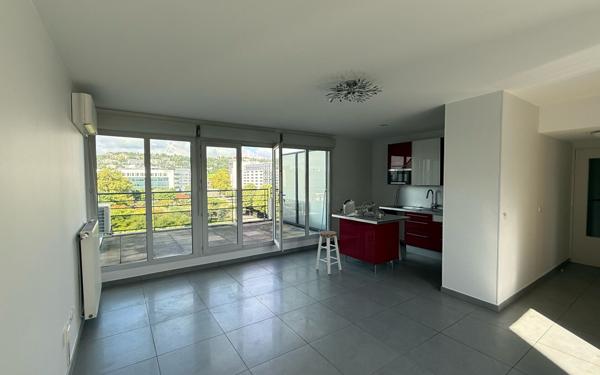 Appartement à louer    5 pièces •  Lyon 7