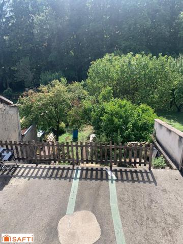 A vendre maison de village mitoyenne en pierres de 98 m2