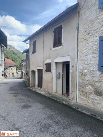 A vendre maison de village mitoyenne en pierres de 98 m2