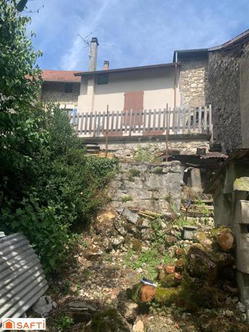 A vendre maison de village mitoyenne en pierres de 98 m2