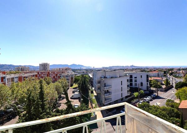 Appartement 68 m2 - St Barnabé - dernier étage - vue mer- Métro