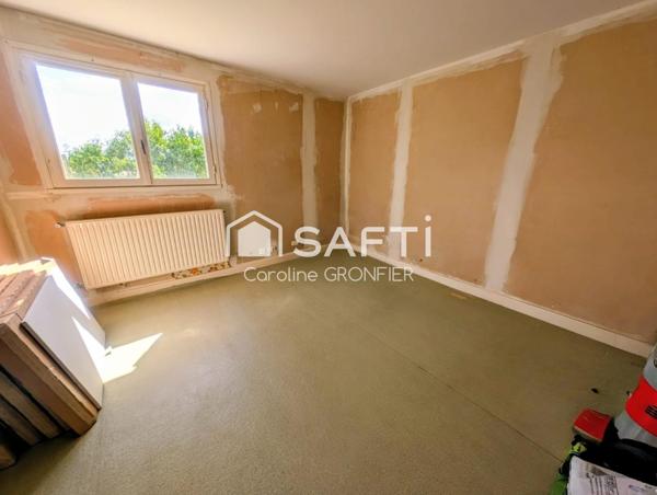 Maison sur sous-sol avec grand terrain - Proche Digoin