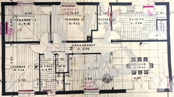 Maison 3 chambres et sous-sol. Garage.