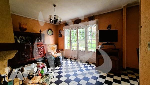 Maison 3 chambres et sous-sol. Garage.