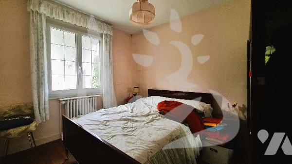 Maison 3 chambres et sous-sol. Garage.