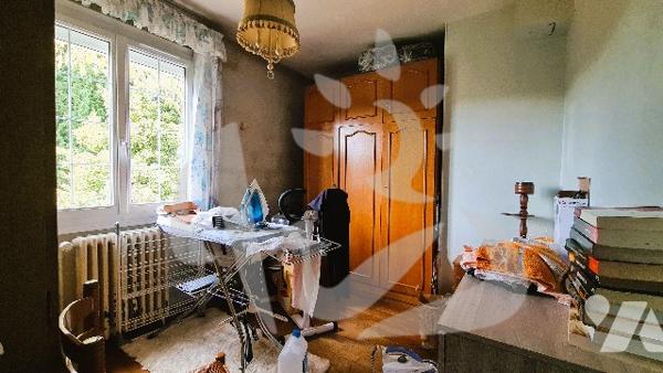 Maison 3 chambres et sous-sol. Garage.