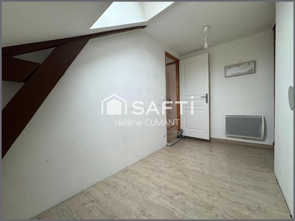 Duplex en plein cœur de Lisieux, au calme absolu à deux pas des commerces et 8 min de la gare à pied.
