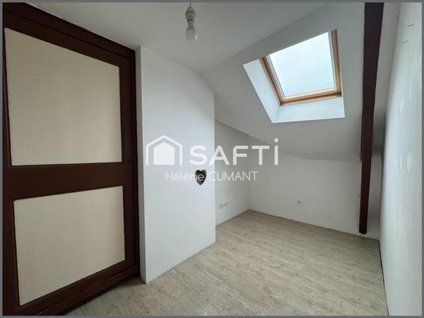 Duplex en plein cœur de Lisieux, au calme absolu à deux pas des commerces et 8 min de la gare à pied.