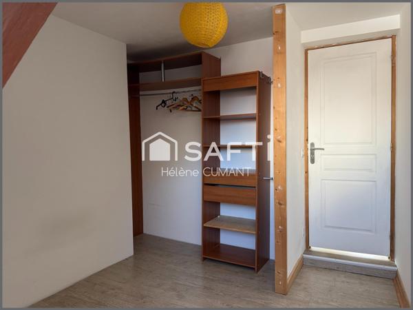 Duplex en plein cœur de Lisieux, au calme absolu à deux pas des commerces et 8 min de la gare à pied.
