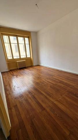 APPARTEMENT T3 A LOUER - LYON 7EME ARRONDISSEMENT Mairie 72.71 m 2 1 050 € charges comprises par mois