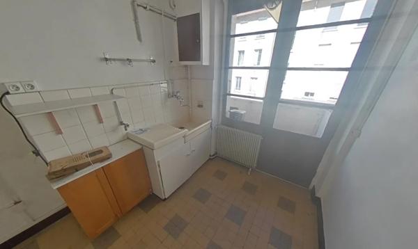 APPARTEMENT T3 A LOUER - LYON 7EME ARRONDISSEMENT Mairie 72.71 m 2 1 050 € charges comprises par mois