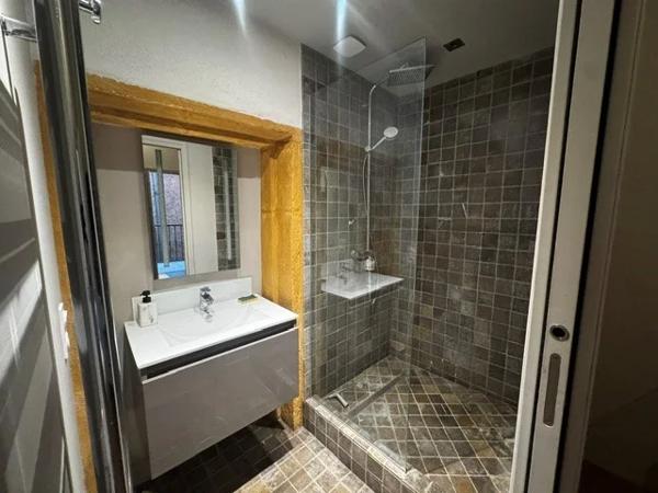 APPARTEMENT T2 A LOUER - LYON 5EME ARRONDISSEMENT Saint-Jean 49.59 m 2 1 070 € charges comprises par mois