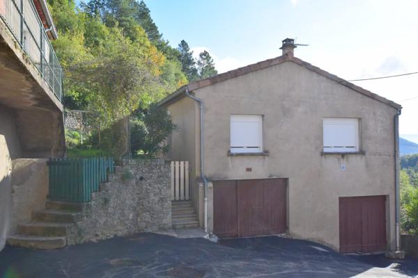 ENSEMBLE IMMOBILIER AVEC JARDIN