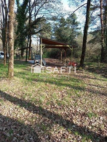 Terrain de loisir avec petit étang de -1 000 m²
