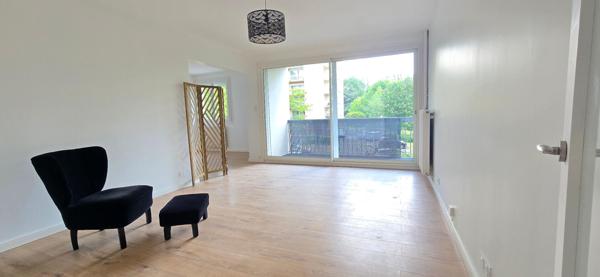 Bel appartement rénové Centre à pieds, cave, balcon et parking