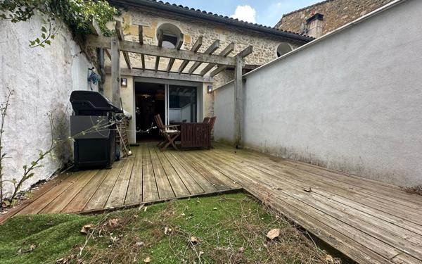 Maison à vendre    3 pièces •  Castres-Gironde