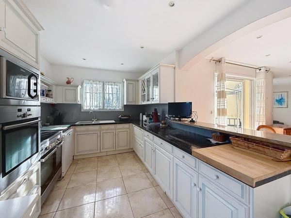 VILLA 163M2, JARDIN 806M2, LOTISSEMENT PRIVE