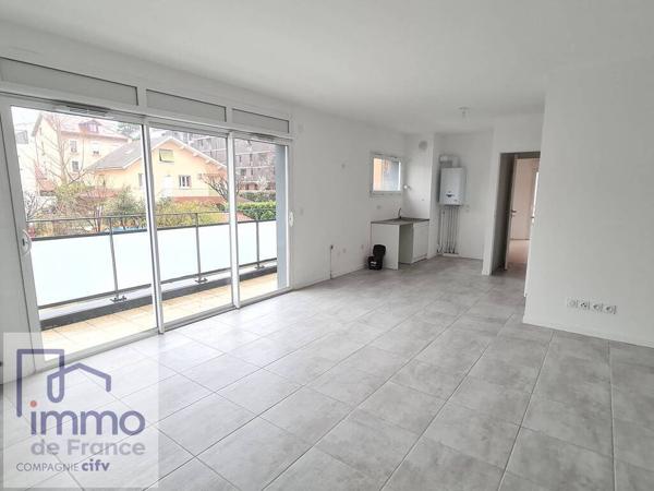 VOIRON / 3 rue Emile ZOLA.   "Villa Athena" Résidence neuve de 2019T3 de 68,30m² situé au 1er étage avec ascenseur et garage.