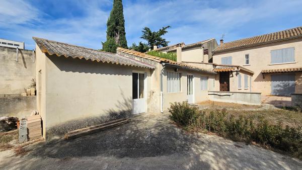 Maison de village 5 pièces 160 m2 , cour, dépendances et parking
