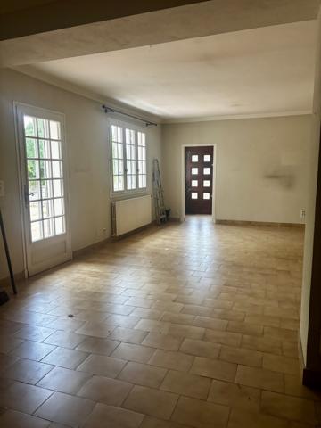 Maison de village 5 pièces 160 m2 , cour, dépendances et parking