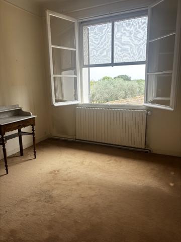 Maison de village 5 pièces 160 m2 , cour, dépendances et parking