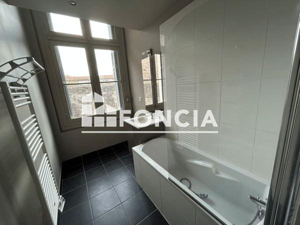 Location Appartement 3 pièces 75.3 m² - 11 AVENUE VICTOR HUGO Sete 34200