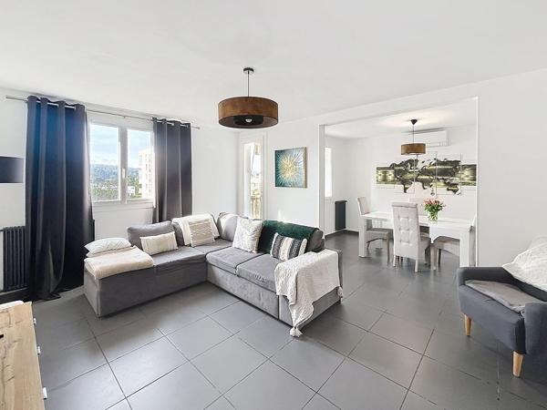 EXCLUSIVITE Appartement T3/4 AIX SUD- BALCON VUE DEGAGEE- ASCENSEUR- PLACE PRIVATIVE