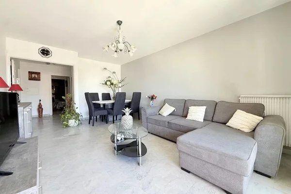 Vente Appartement 2 pièces 54 m2 à Saint-Laurent-du-Var