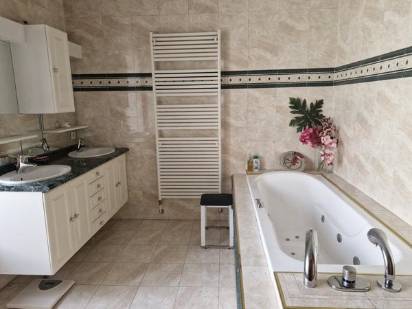 Maison 7 pièces - 225 m²