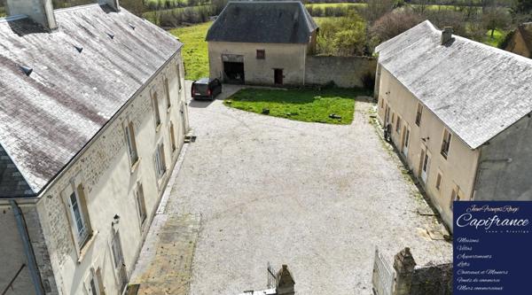 ISIGNY SUR MER, propriété divisée en trois habitations pour une surface de 330 m² avec boxs et dépendances !!!