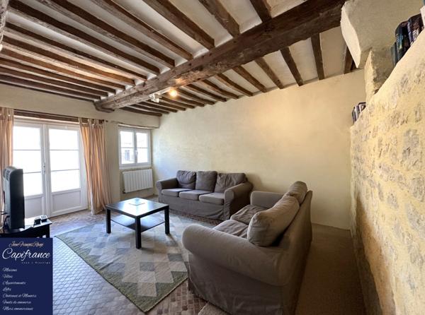 ISIGNY SUR MER, propriété divisée en trois habitations pour une surface de 330 m² avec boxs et dépendances !!!