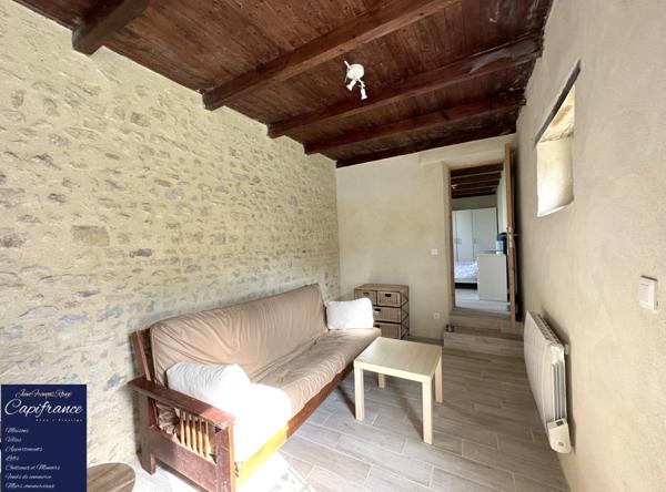 ISIGNY SUR MER, propriété divisée en trois habitations pour une surface de 330 m² avec boxs et dépendances !!!