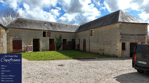 ISIGNY SUR MER, propriété divisée en trois habitations pour une surface de 330 m² avec boxs et dépendances !!!