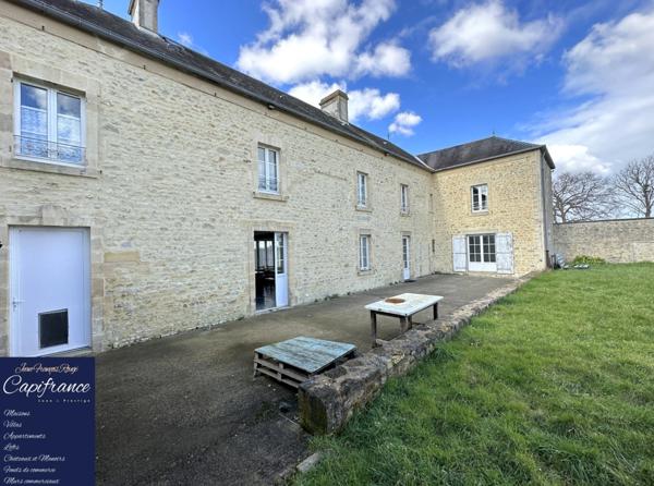 ISIGNY SUR MER, propriété divisée en trois habitations pour une surface de 330 m² avec boxs et dépendances !!!