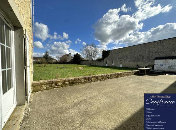 ISIGNY SUR MER, propriété divisée en trois habitations pour une surface de 330 m² avec boxs et dépendances !!!