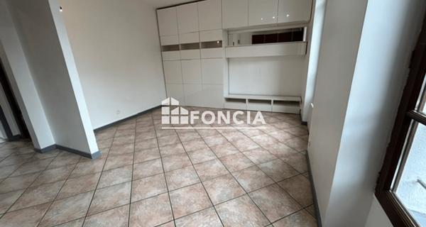 Location Appartement 3 pièces 36.93 m² - Villeneuve-saint-georges 94190